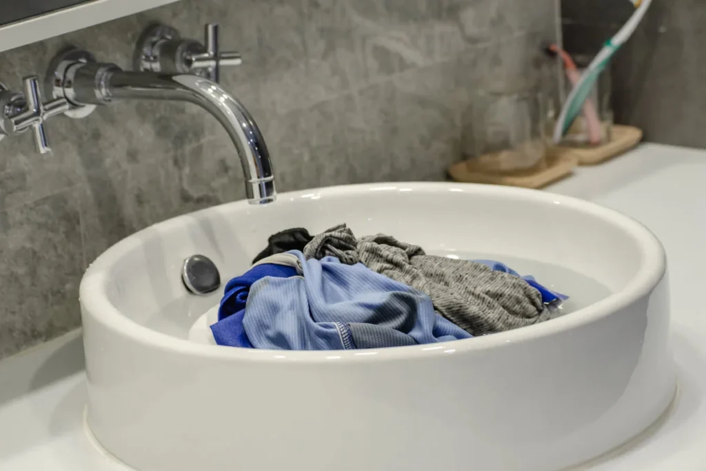 Cómo lavar la ropa en un hotel o de vacaciones